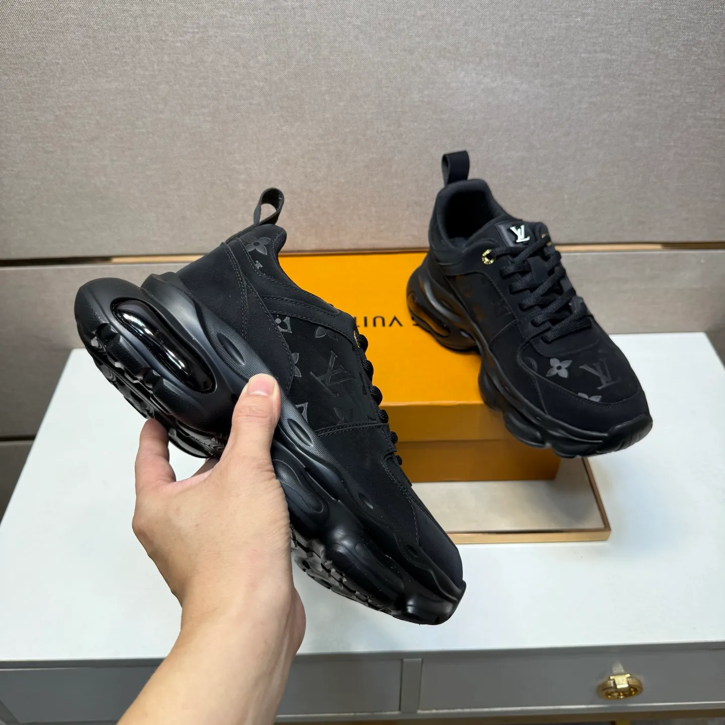 ⬛️Men's shoes 💰p462【LV～】Men's casual shoes 2025z cabinet sales simultaneously 🔶Size: 38-44 #️⃣ 🔷5 colors🔜The upper is made of multi-material splicing➕Mesh lining, comfortable and breathable, sole: original comfortable and wear-resistant outsole, ⚠️real thing📱photographed🎬real thing is better📢📢📢